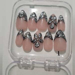 Nailphoria Silver Press On Nails Size L